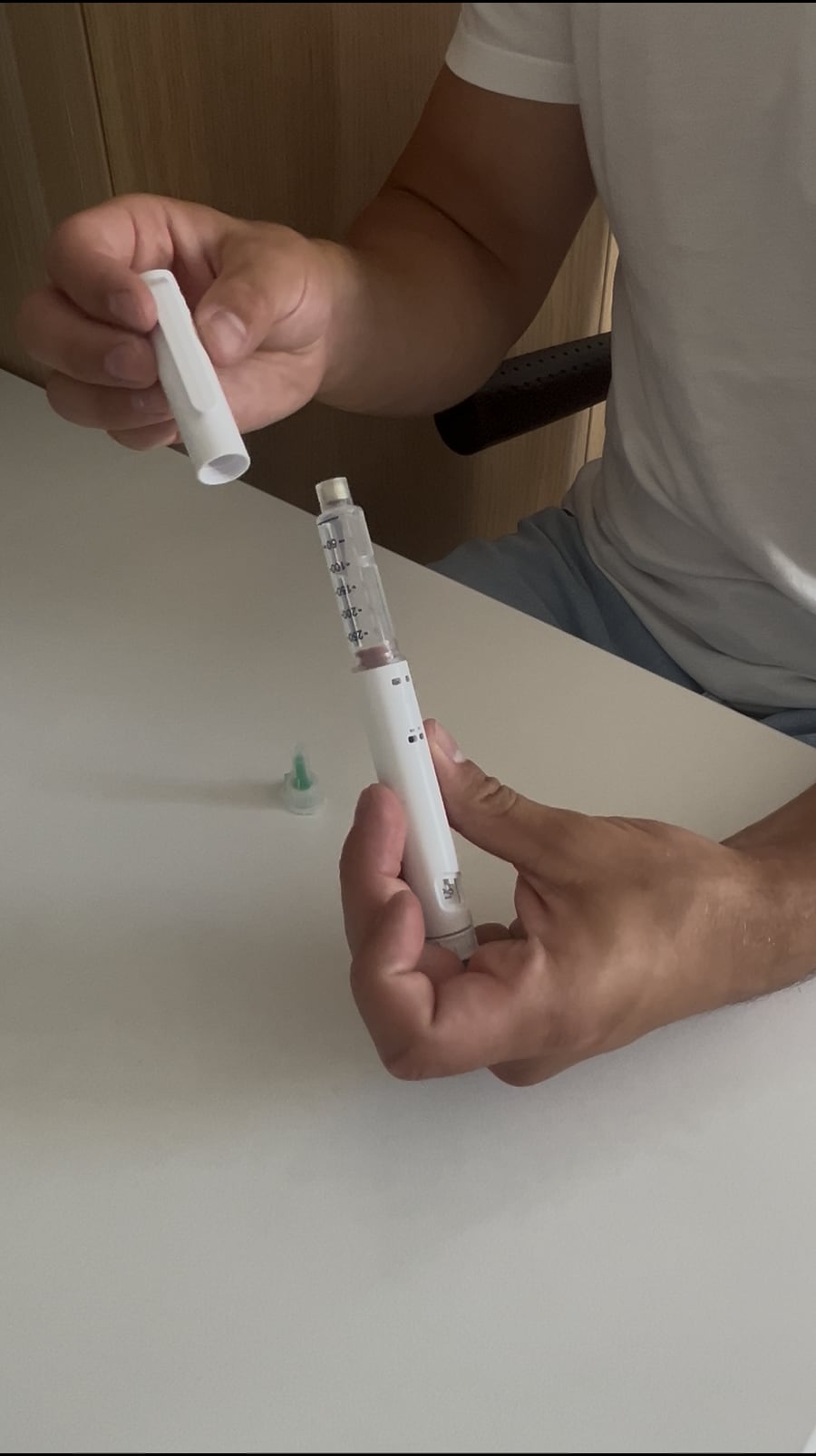 Schritt 2: Schutzkappe vom Pen abziehen