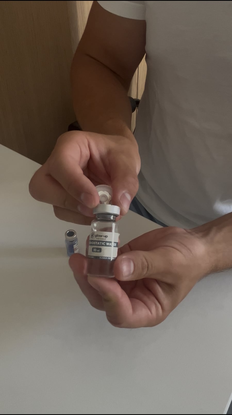 Schritt 5: Flip-Off-Kappe vom BAC-Water-Vial entfernen
