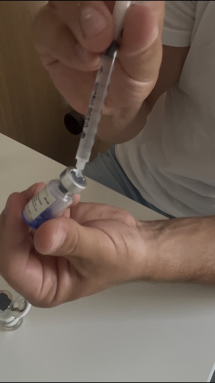 Schritt 8: BAC Water an der Vial-Innenwand einlaufen lassen